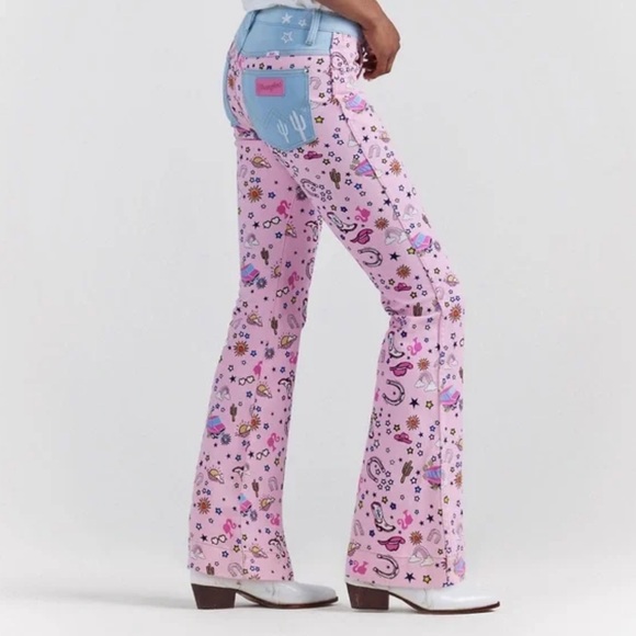 Wrangler x Barbie Retro High Rise Trousers 26 NWT - Picture 1 of 6